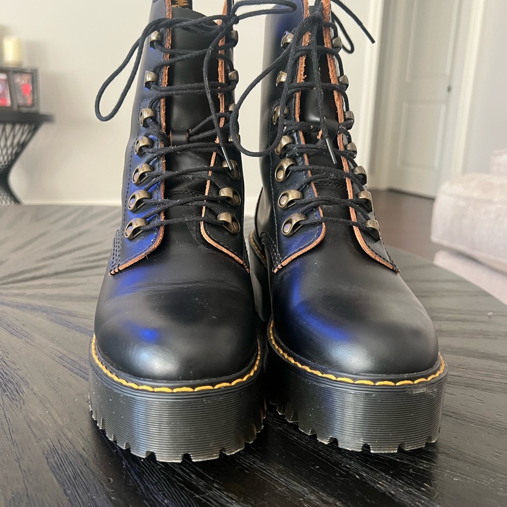 Dr. Martens Leona Boot- Size 9